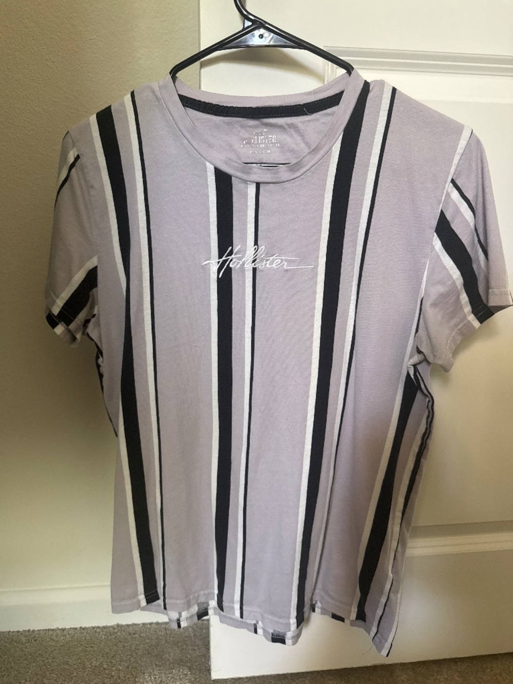 Holister gray pinstripe tee small